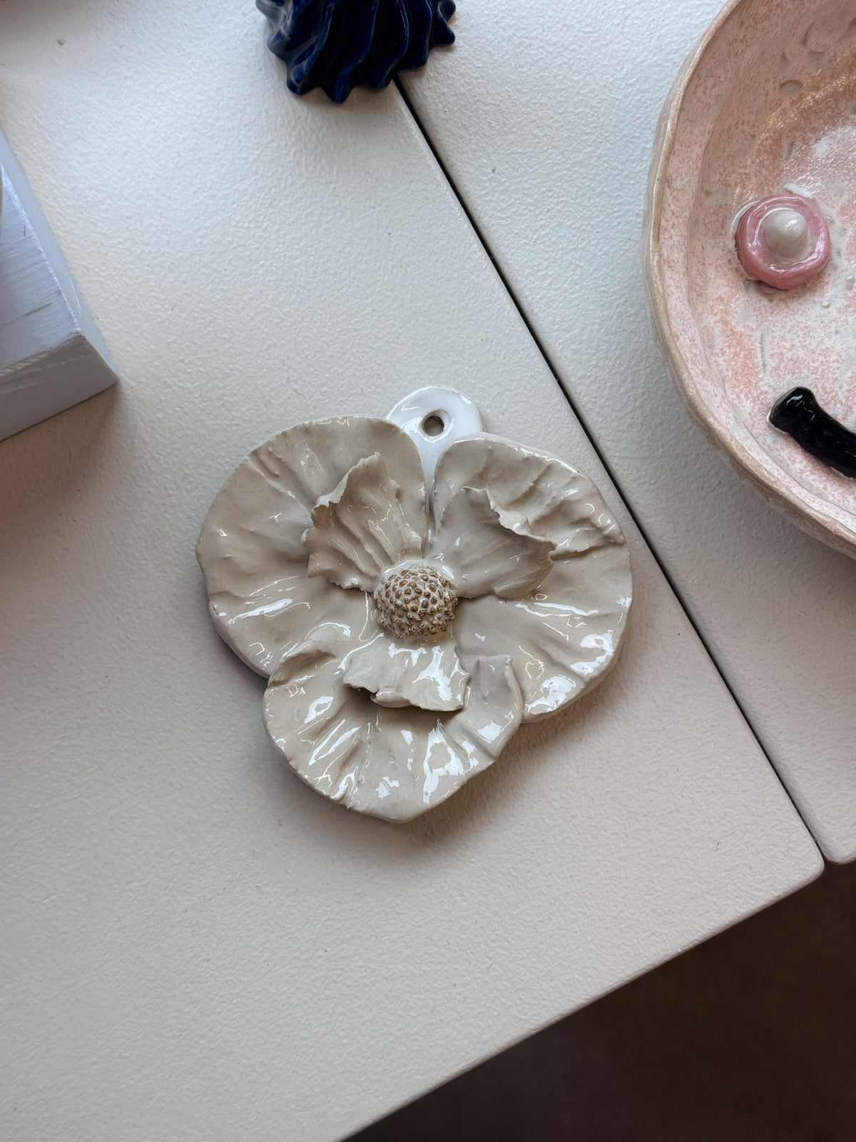 Relief | Vægophæng
