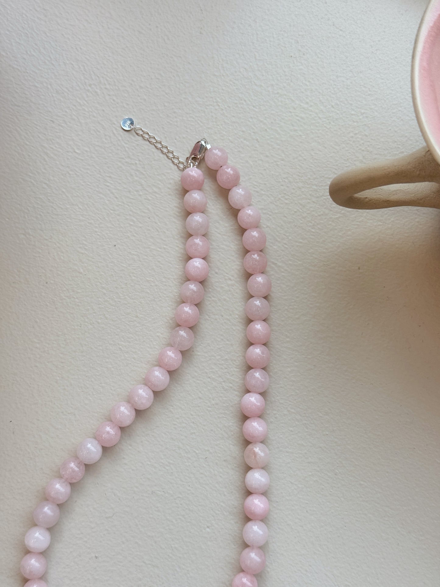 Halskæde med halvædelsten