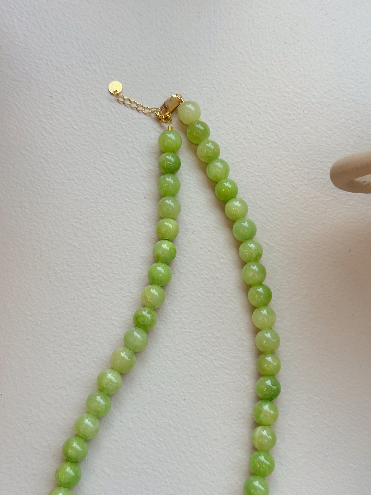 Halskæde med halvædelsten