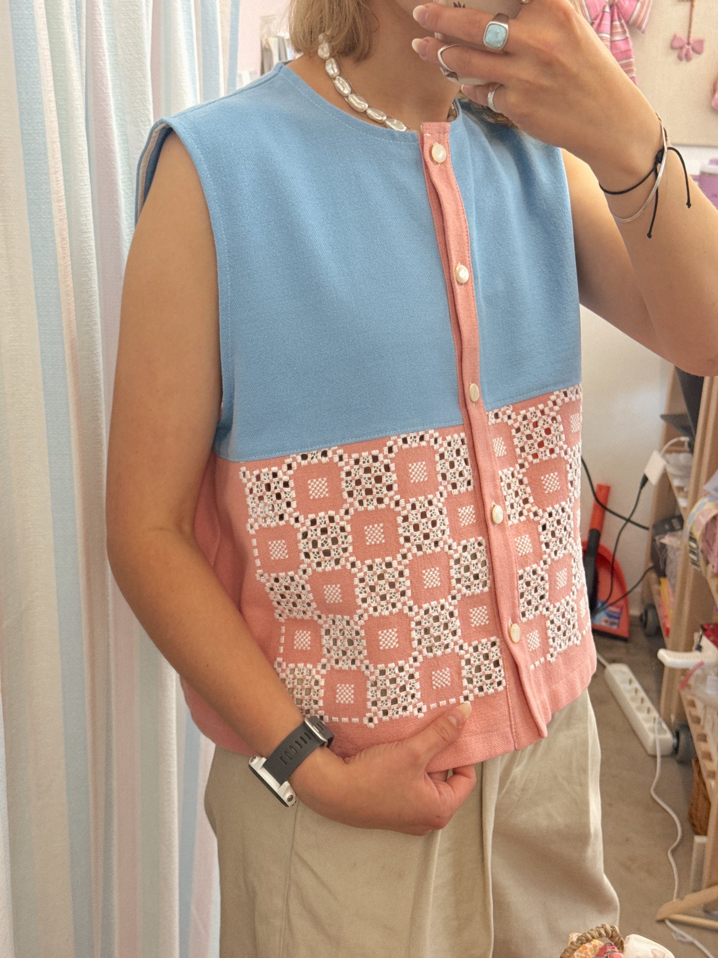 Vest med knapper