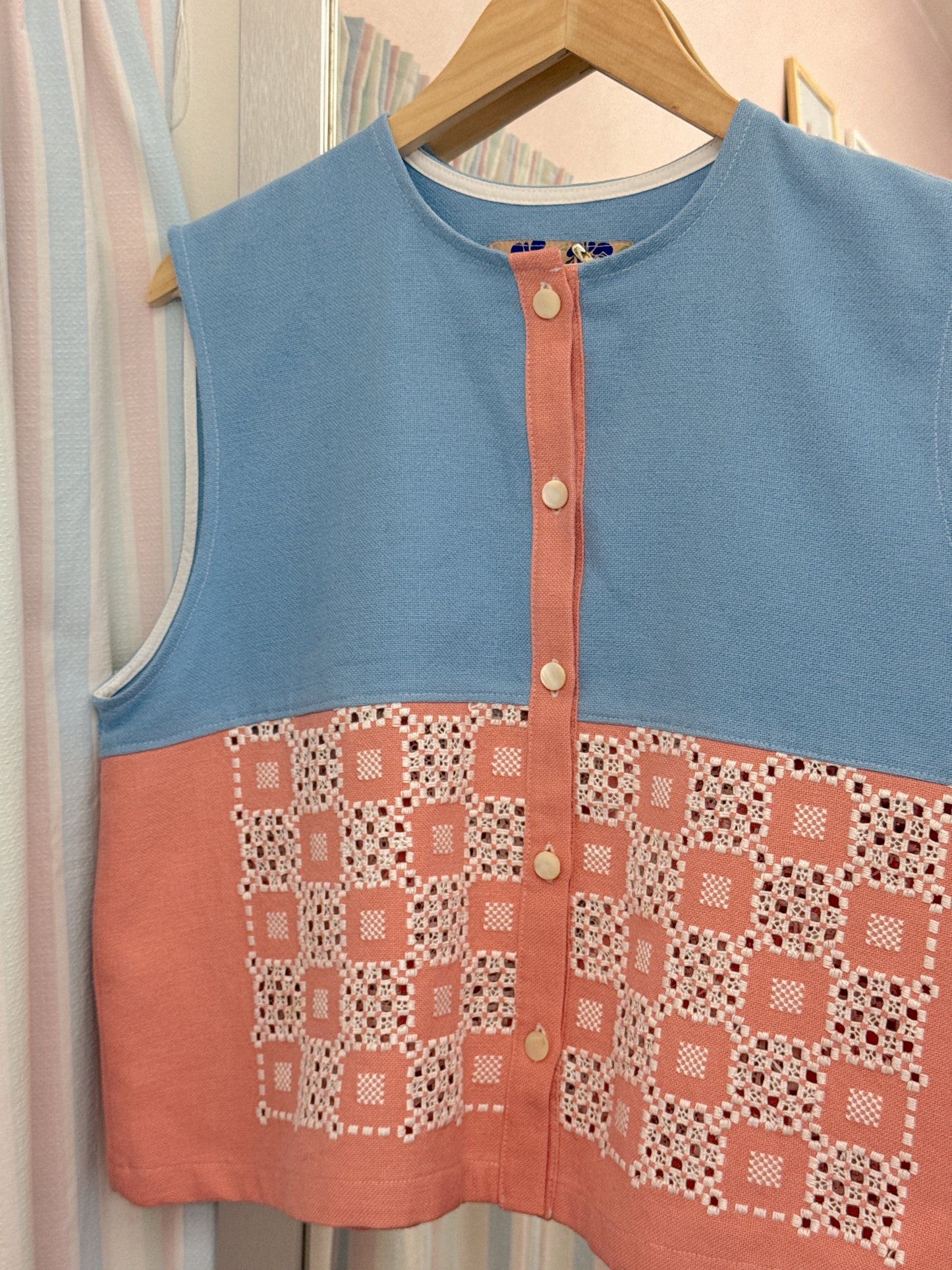Vest med knapper