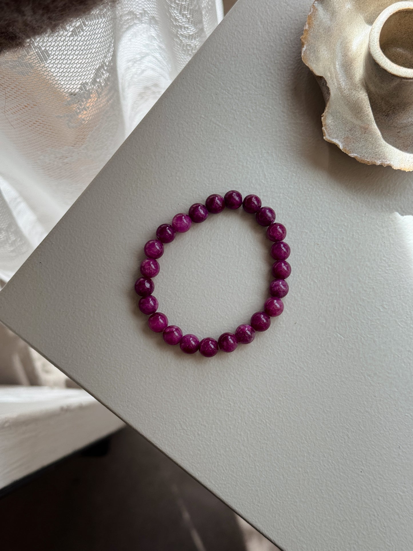 Armbånd m. natursten | Mørk lilla