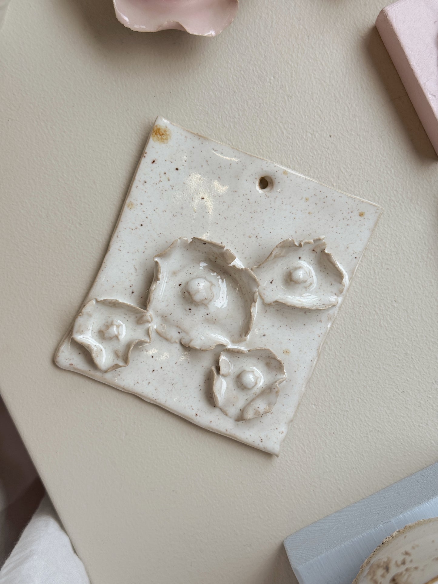 Relief | Vægophæng