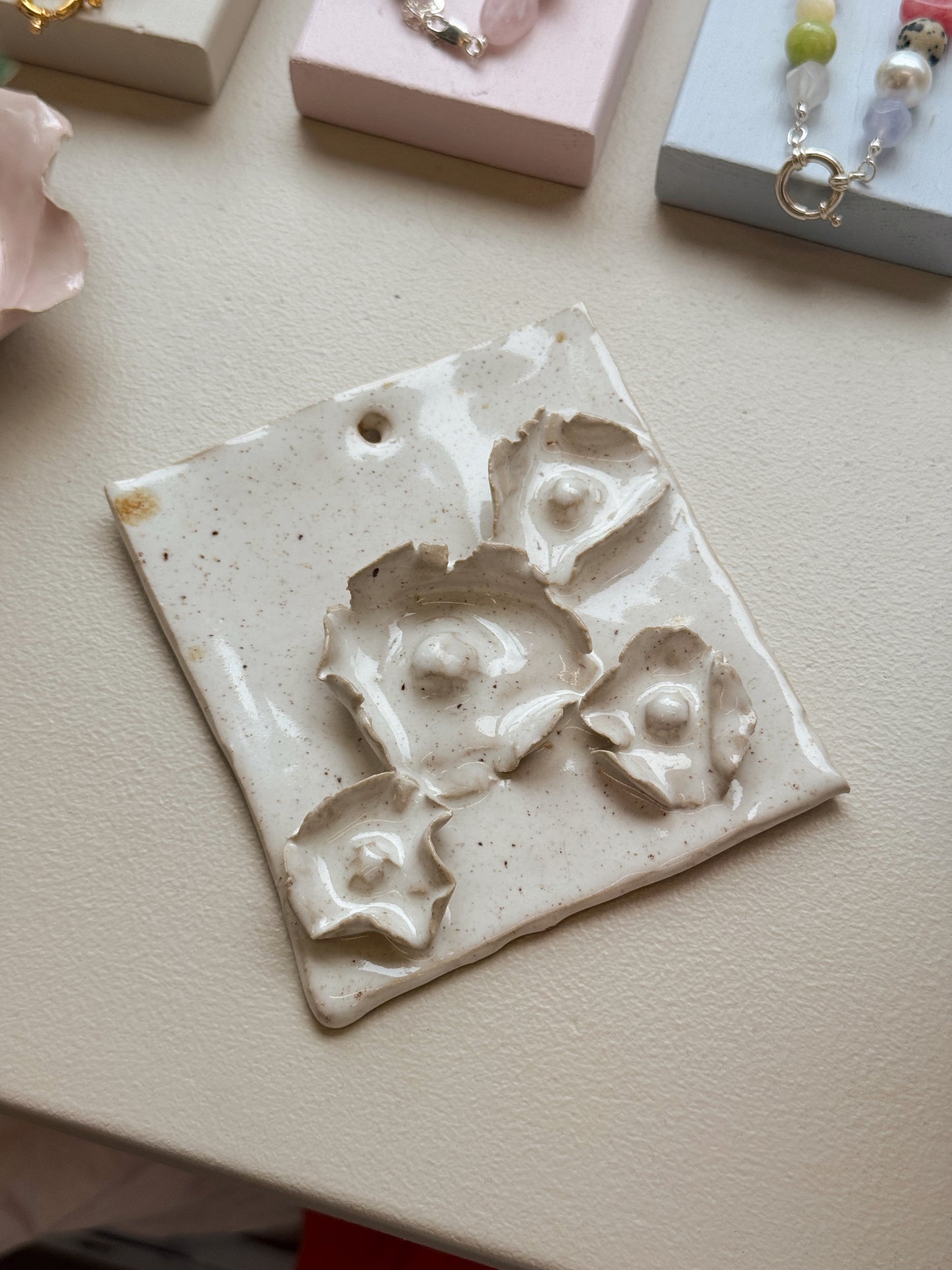 Relief | Vægophæng