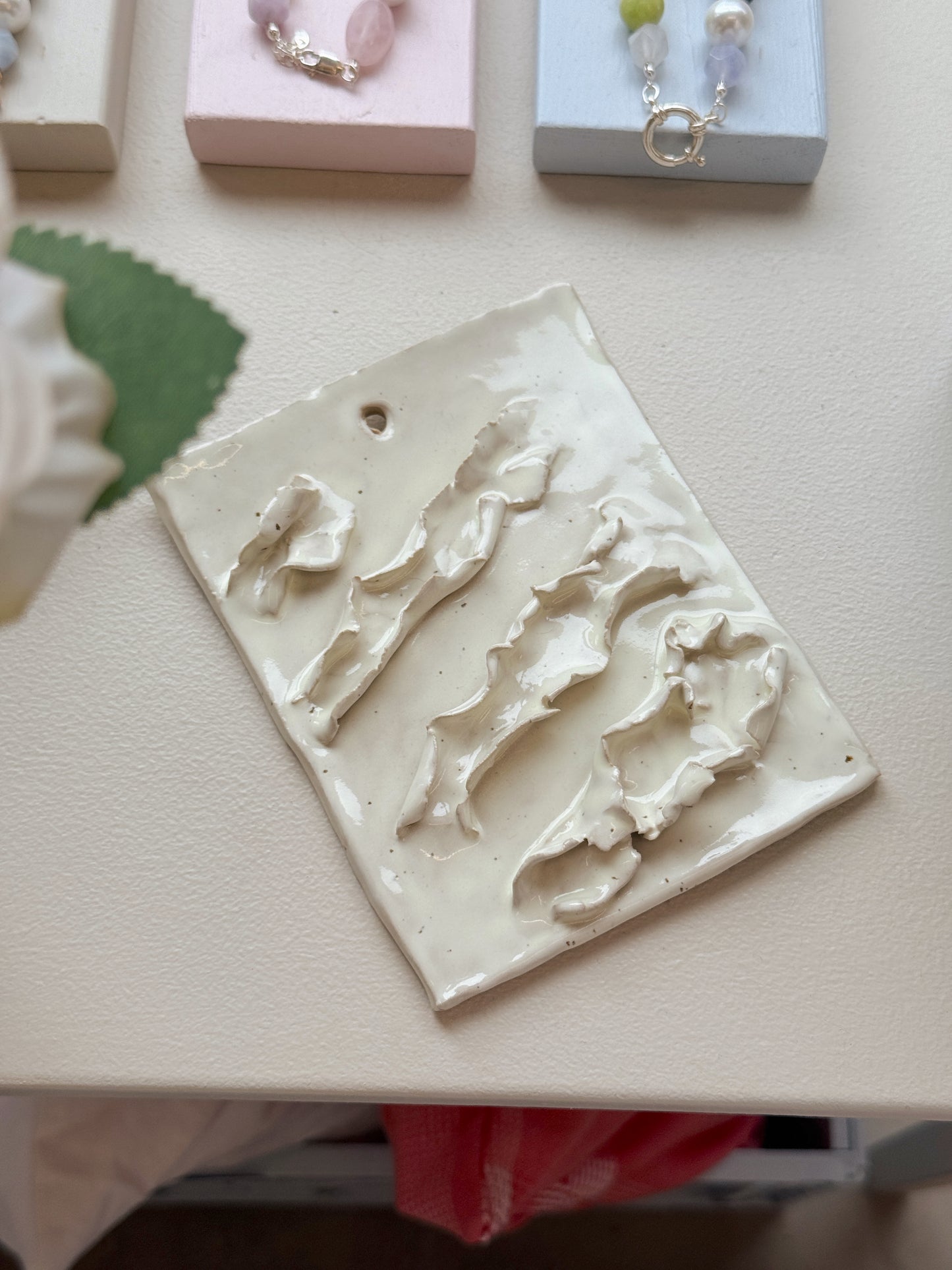 Relief | Vægophæng