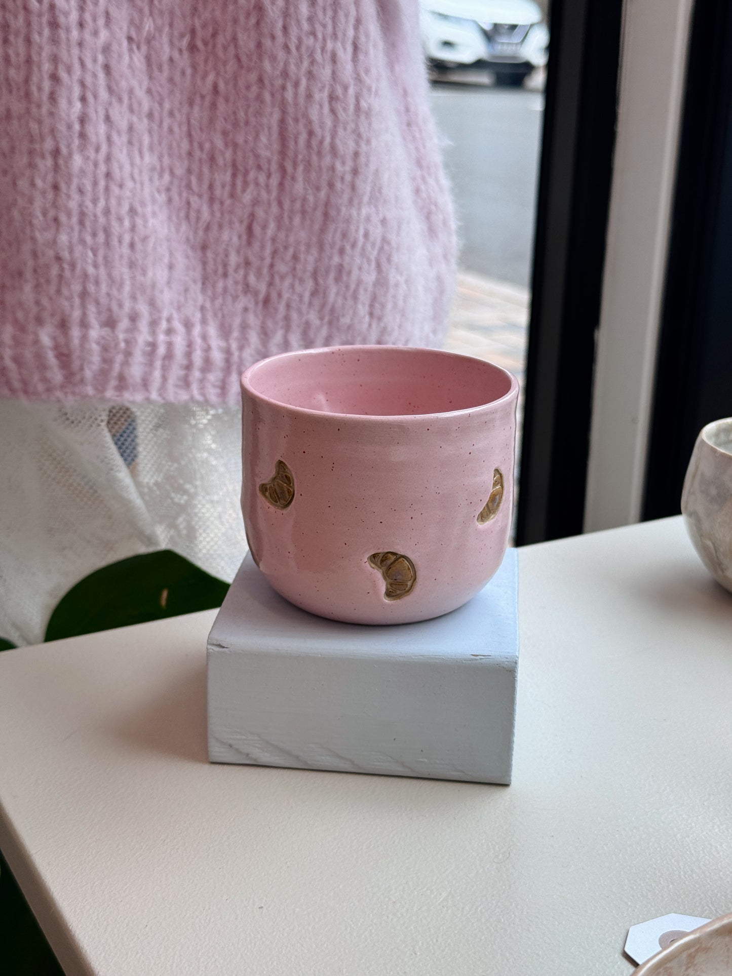 Croissant cup without handle