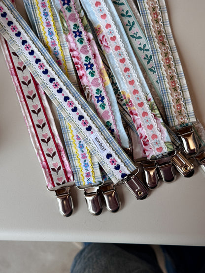 Pacifier clips