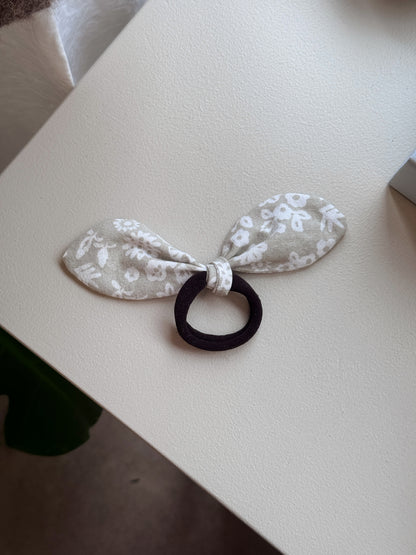 Pacifier clips