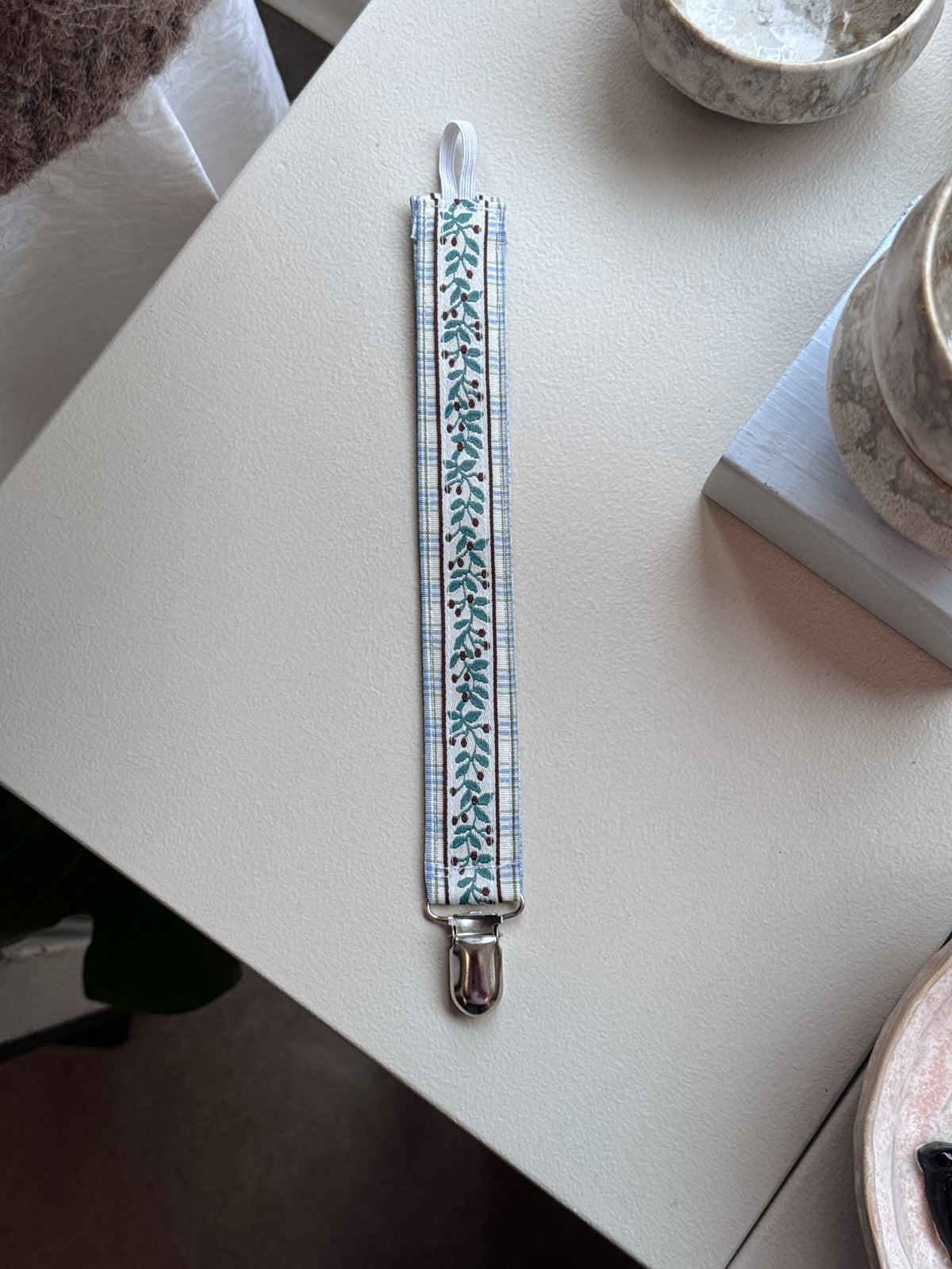 Pacifier clips