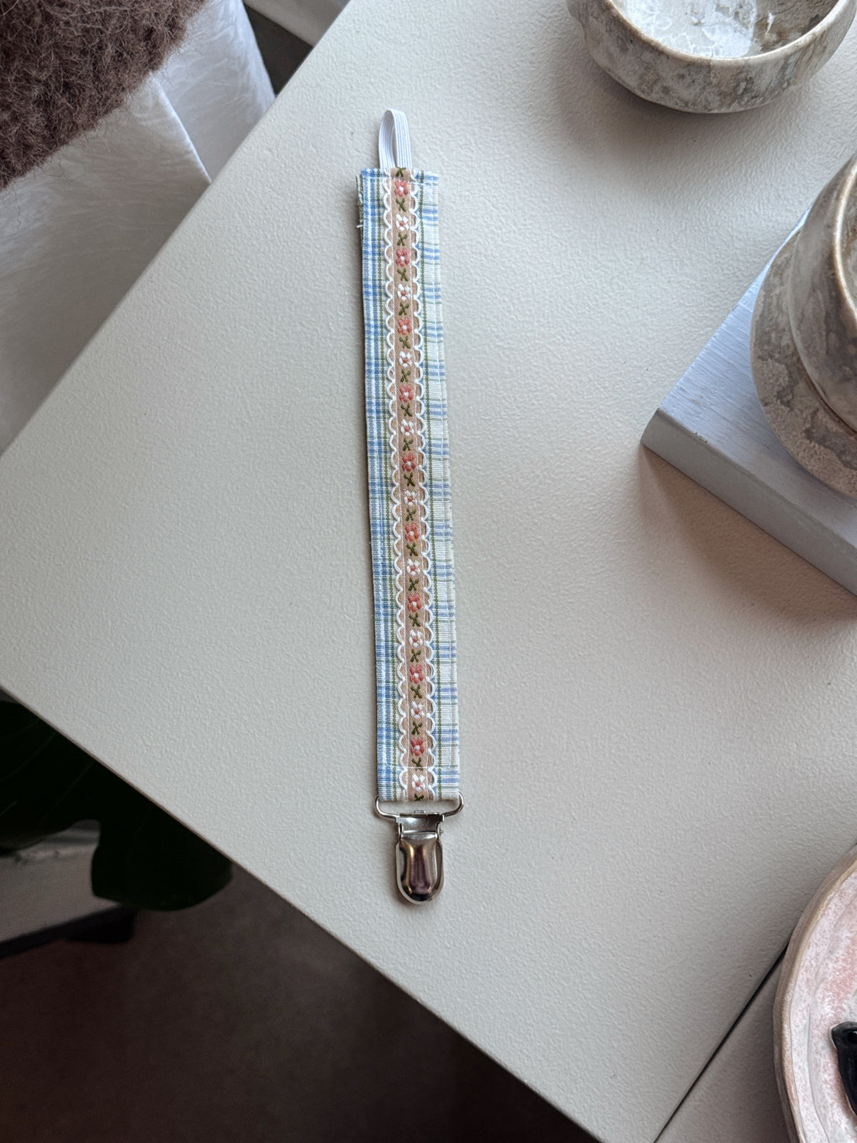 Pacifier clips