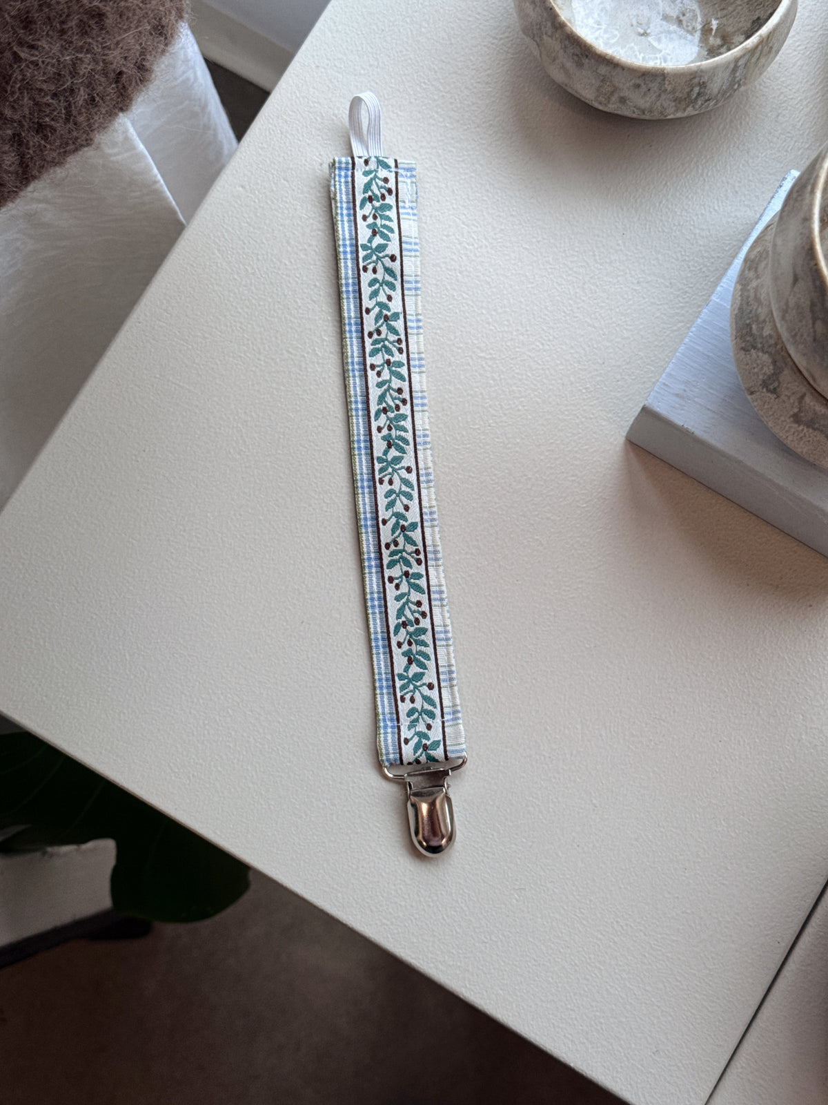 Pacifier clips