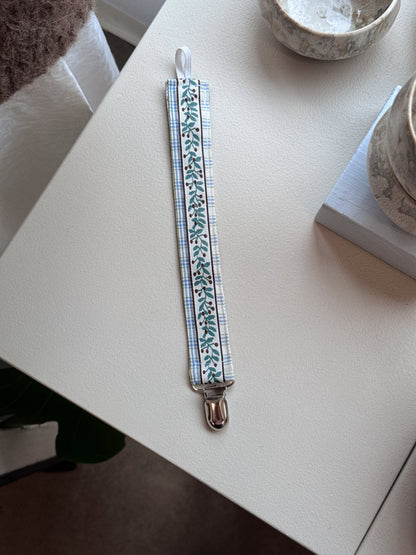 Pacifier clips