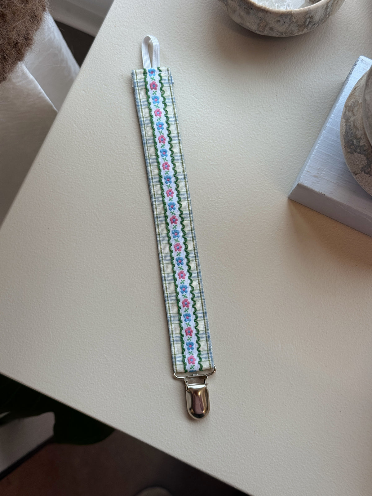 Pacifier clips