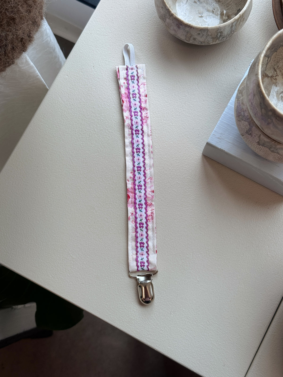 Pacifier clips