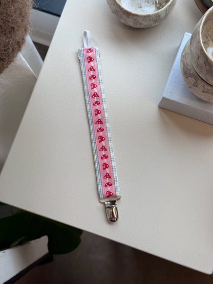 Pacifier clips