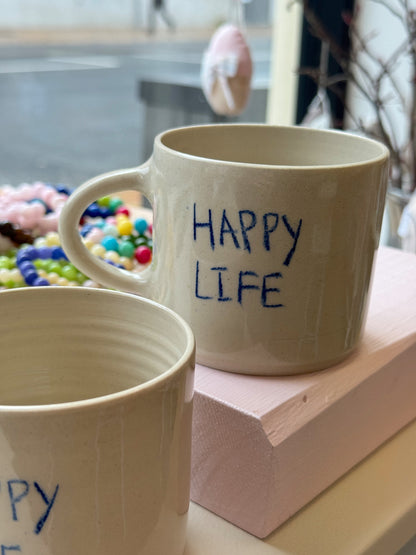 Kop med hank "HAPPY LIFE"