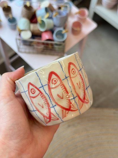 Kop med fisk | Uden hank