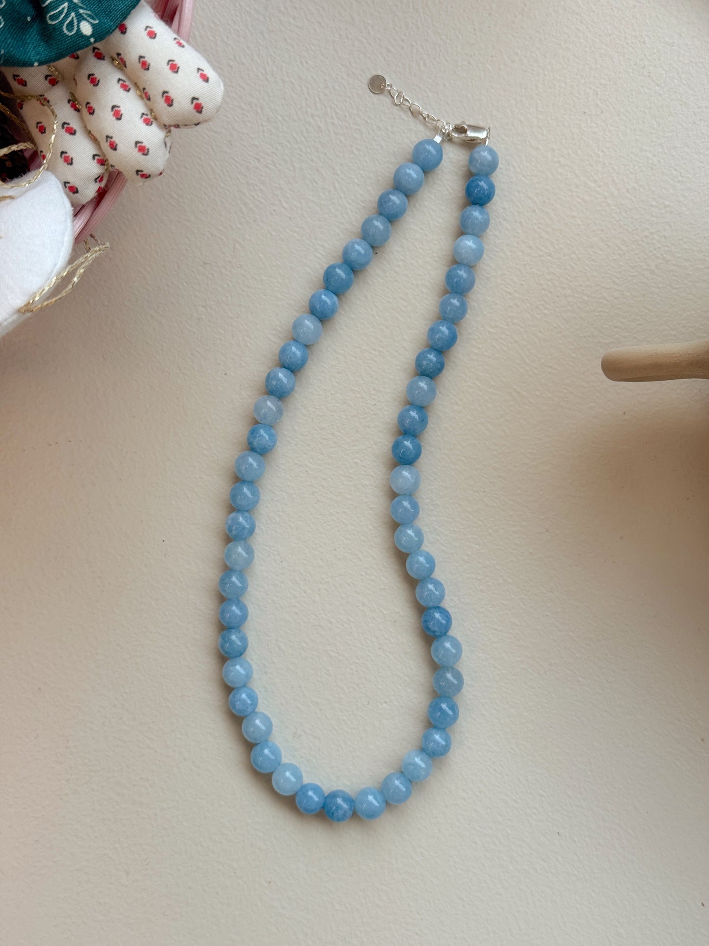 Halskæde med halvædelsten