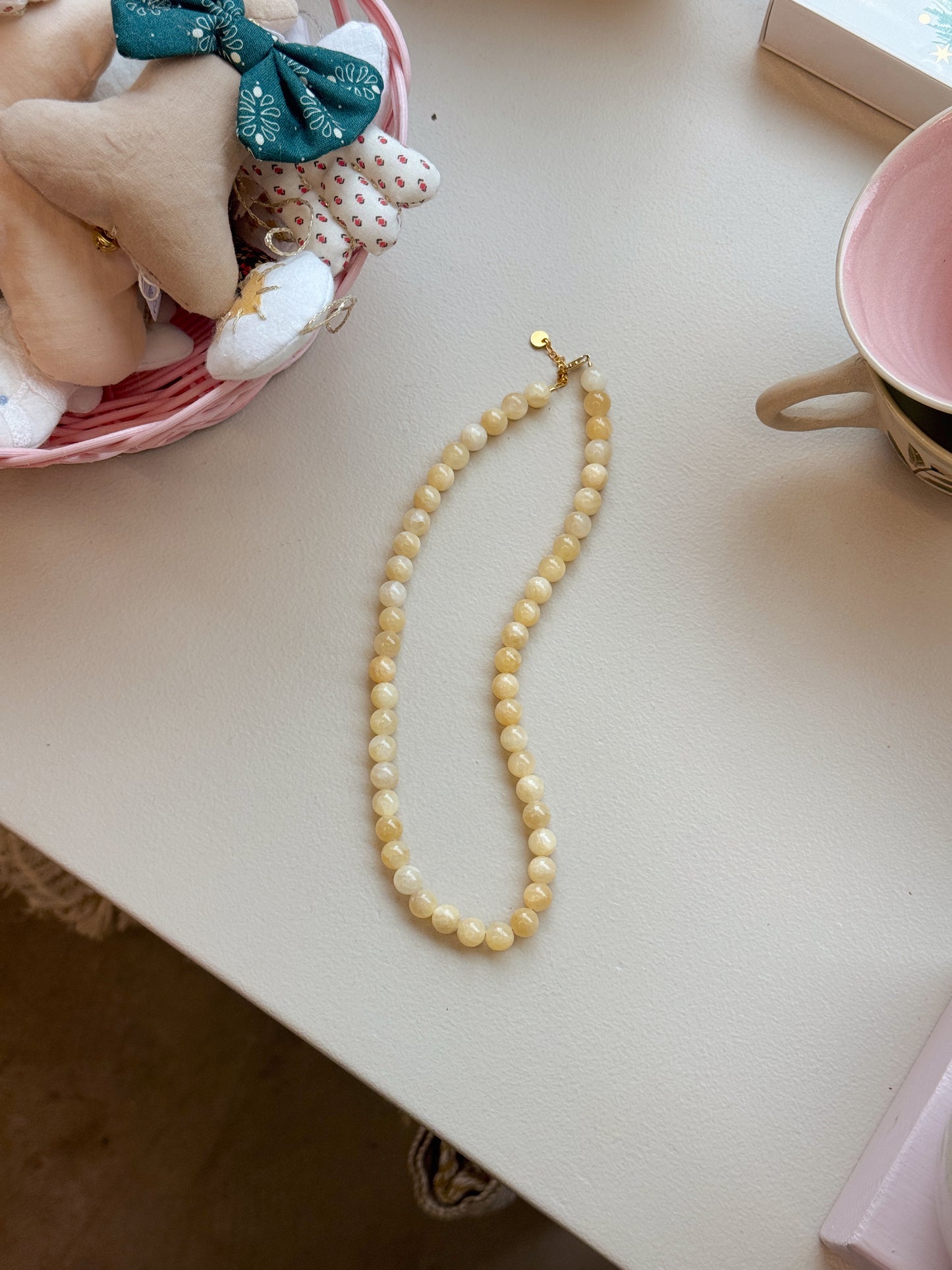 Halskæde med halvædelsten