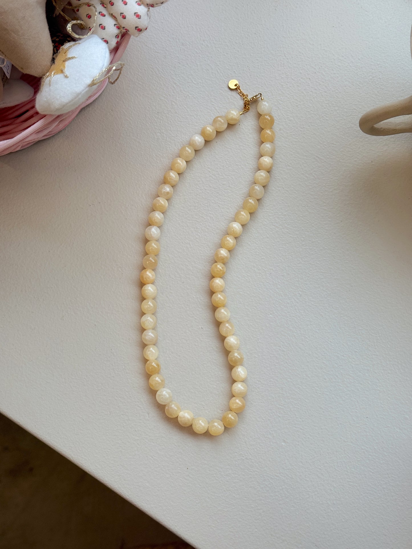 Halskæde med halvædelsten