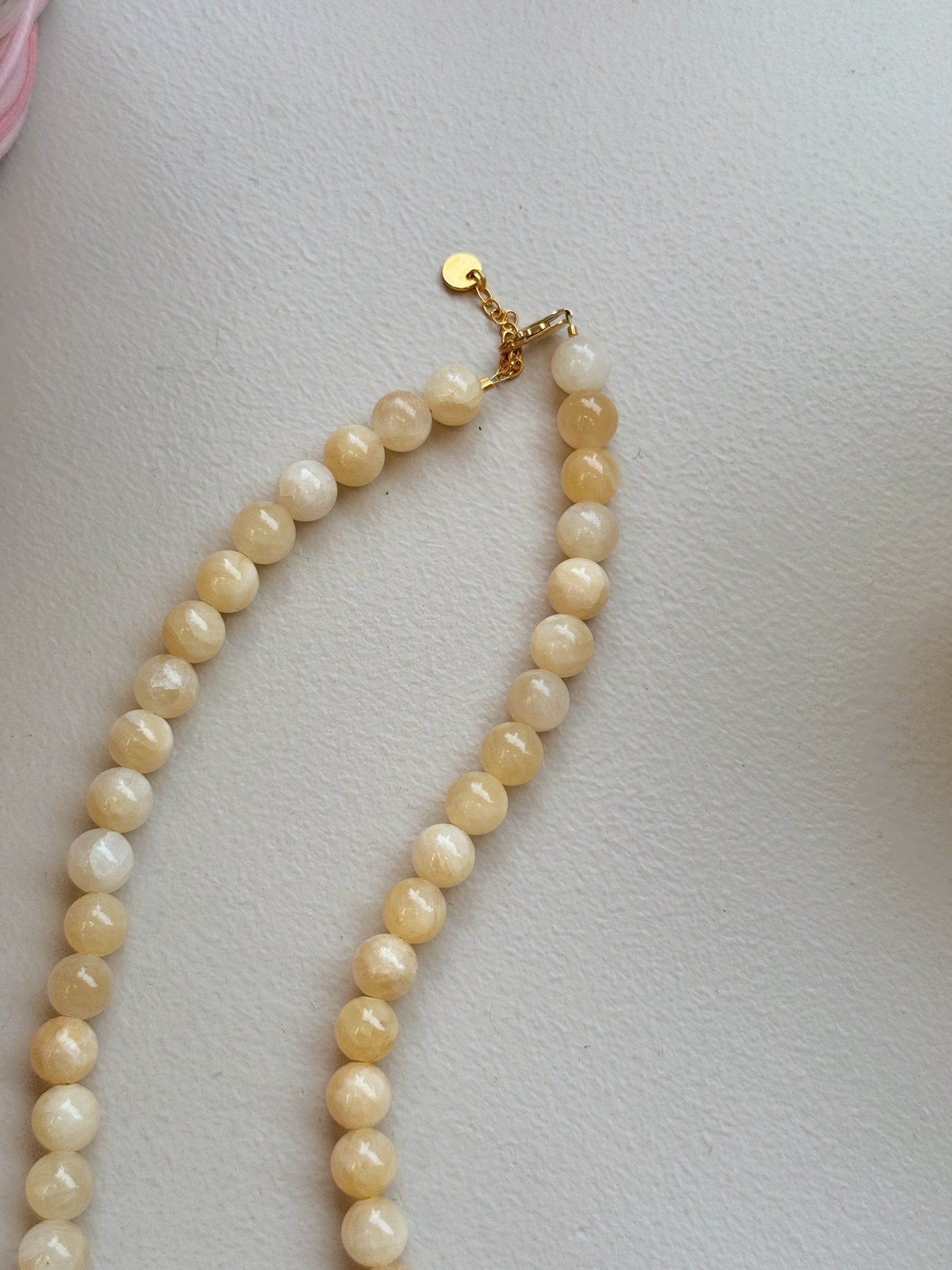 Halskæde med halvædelsten