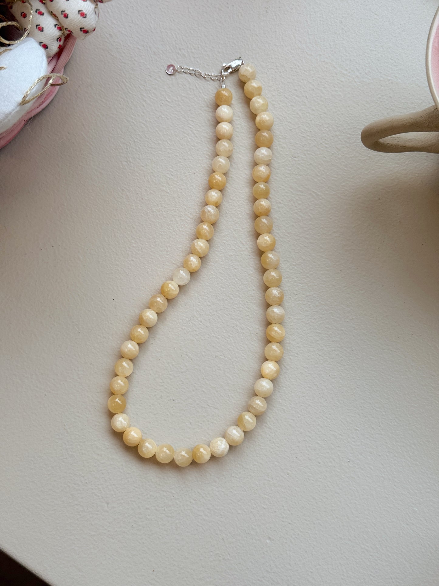 Halskæde med halvædelsten