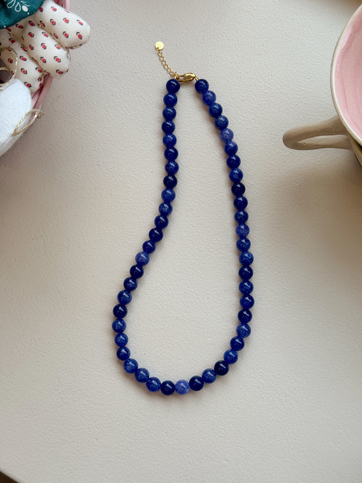 Halskæde med halvædelsten