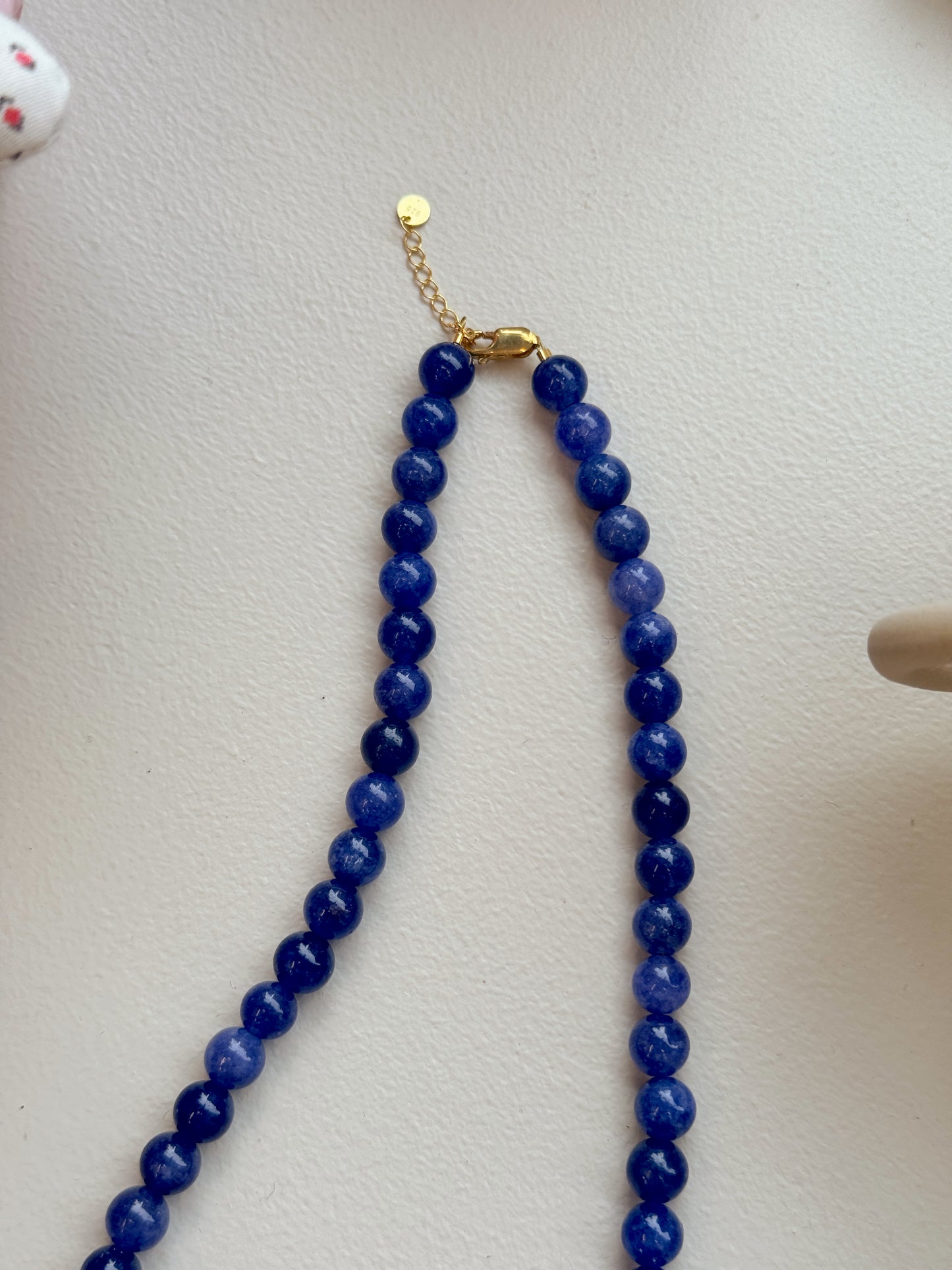 Halskæde med halvædelsten