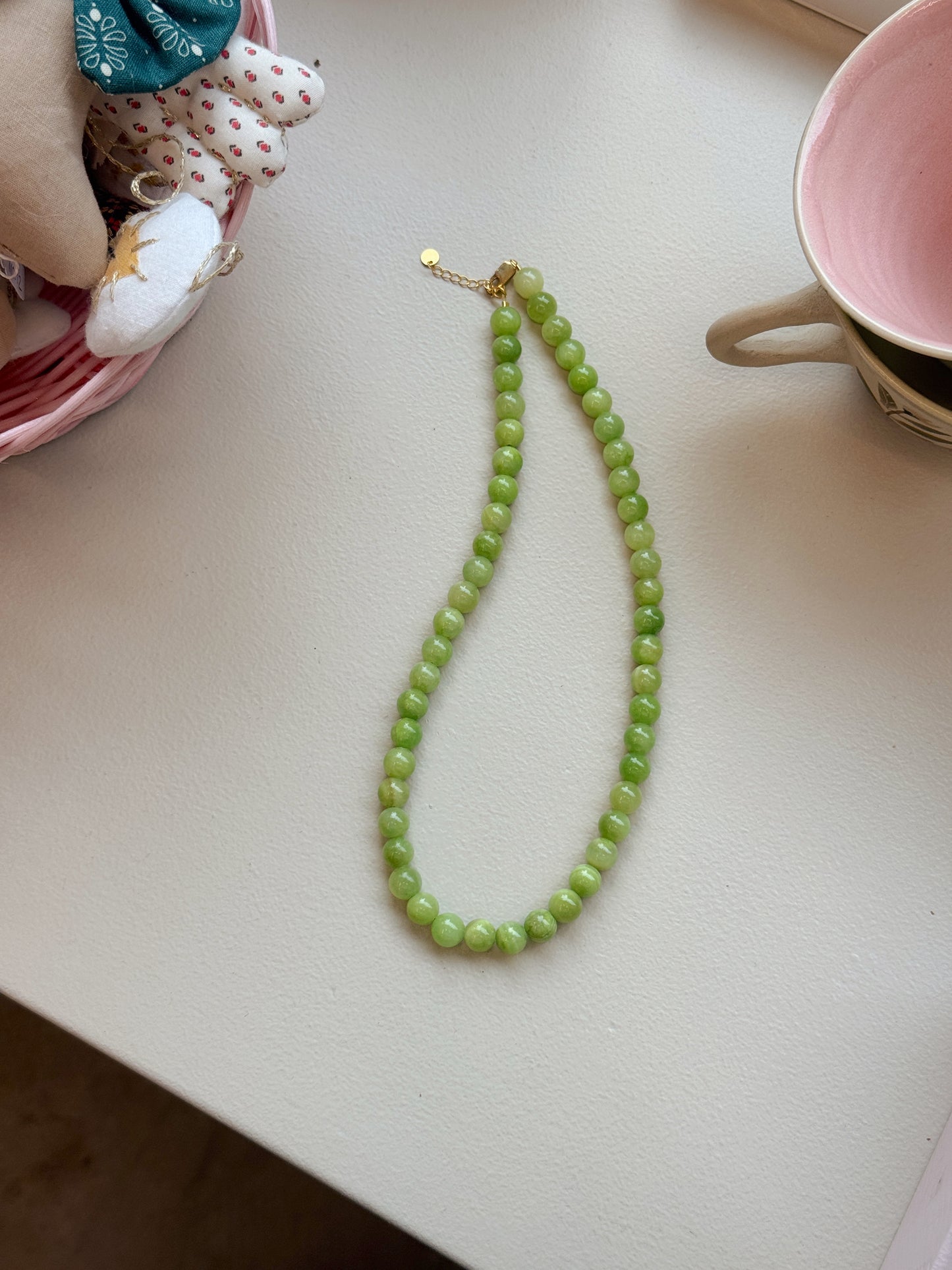 Halskæde med halvædelsten