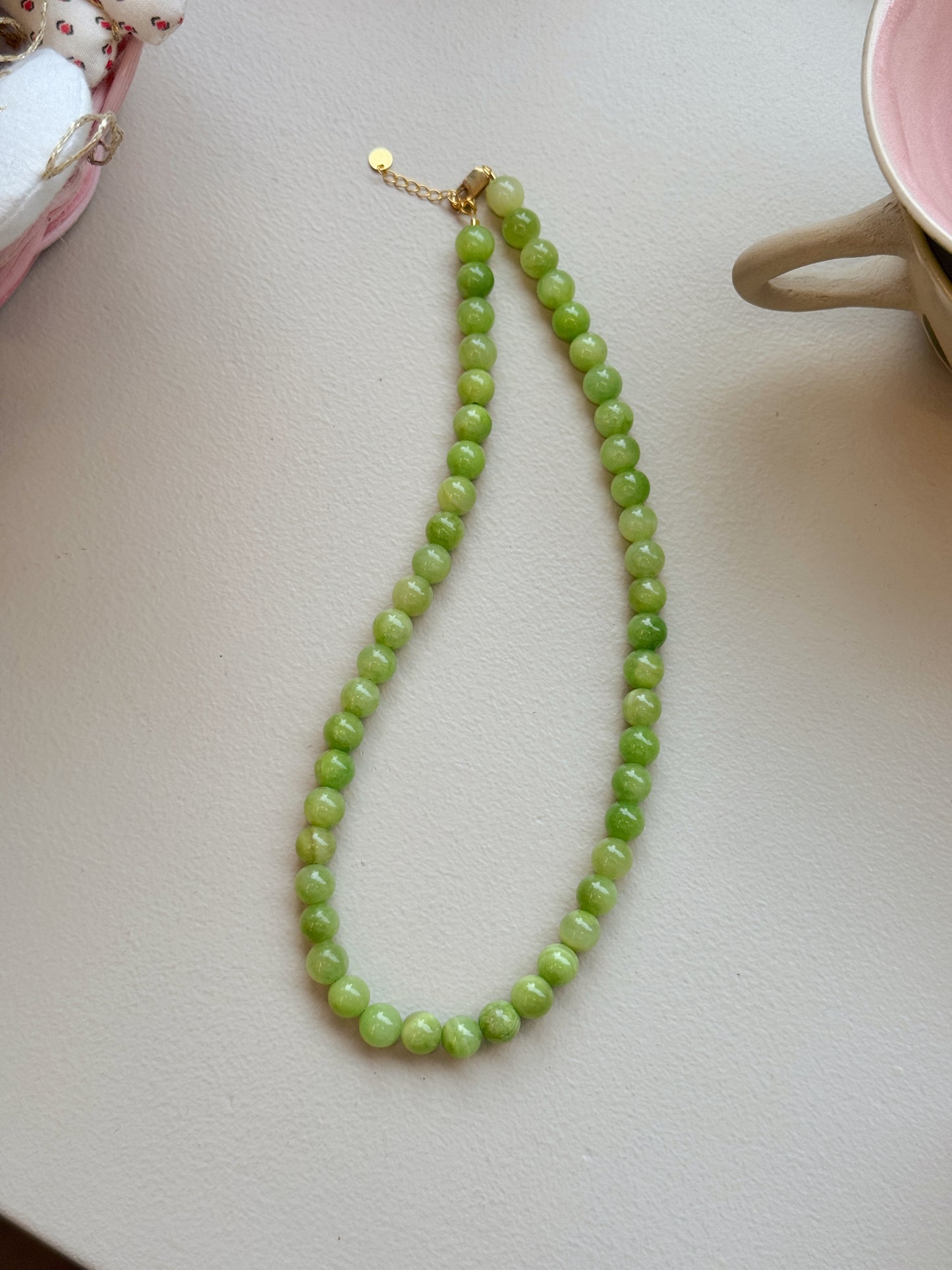 Halskæde med halvædelsten