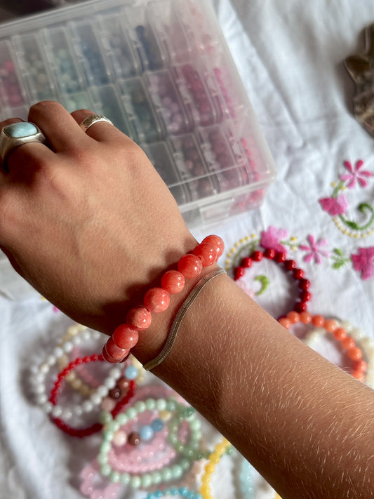 Armbånd m. natursten | Mørk koral