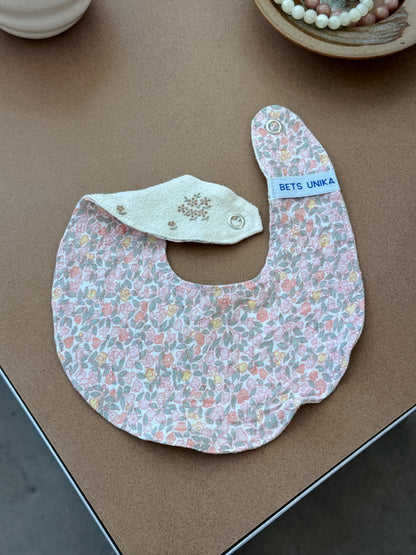 Bib / drool bib