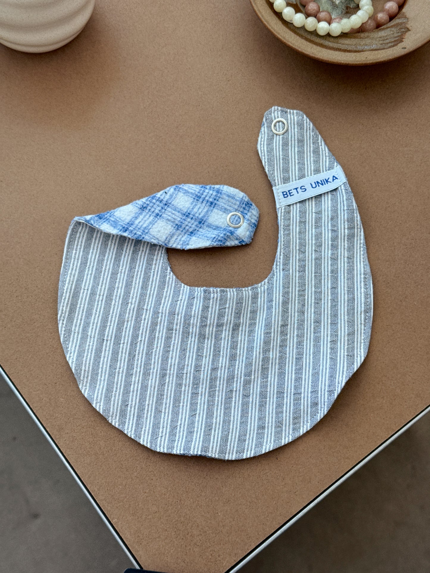 Bib / drool bib