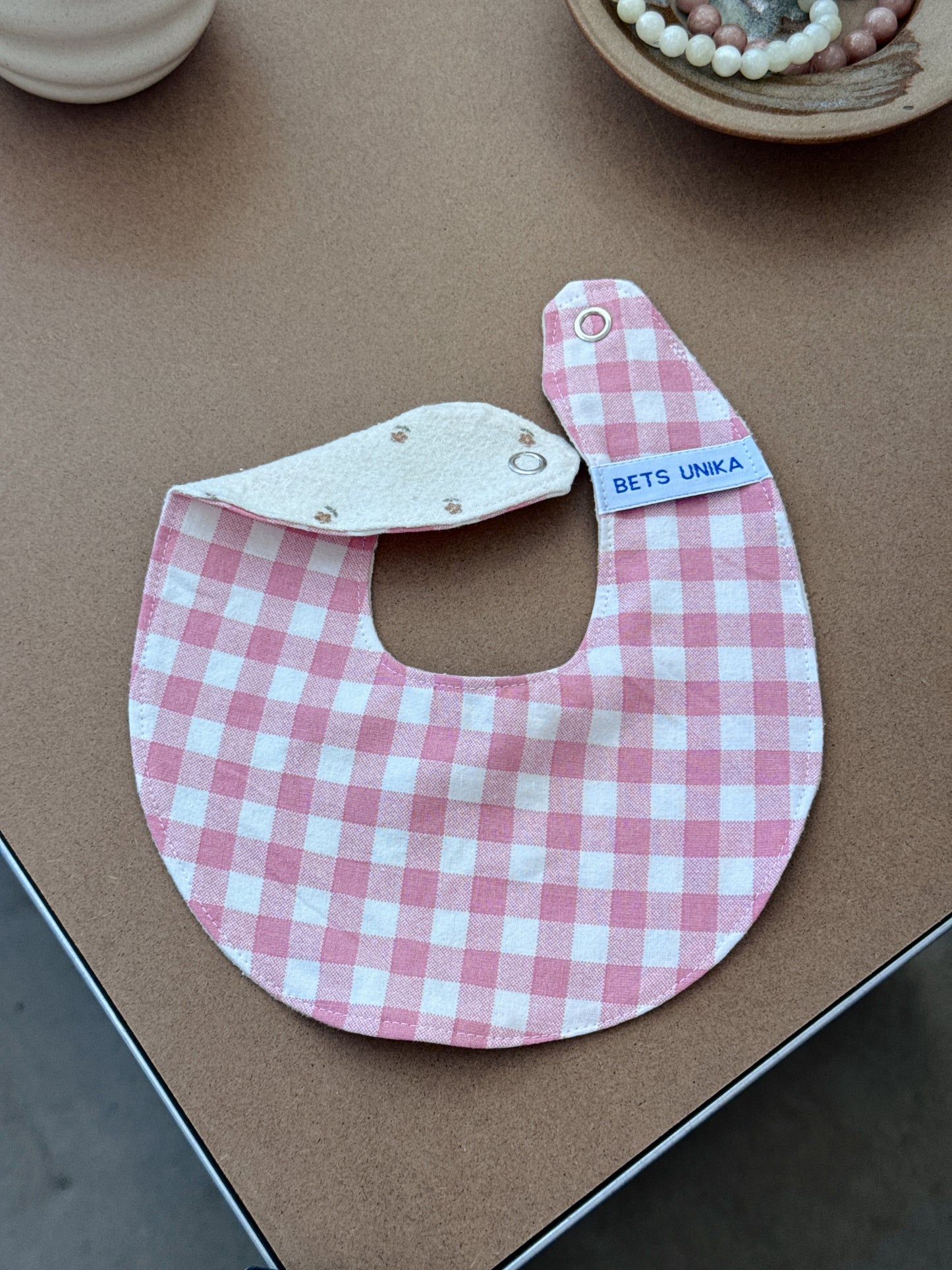 Bib / drool bib