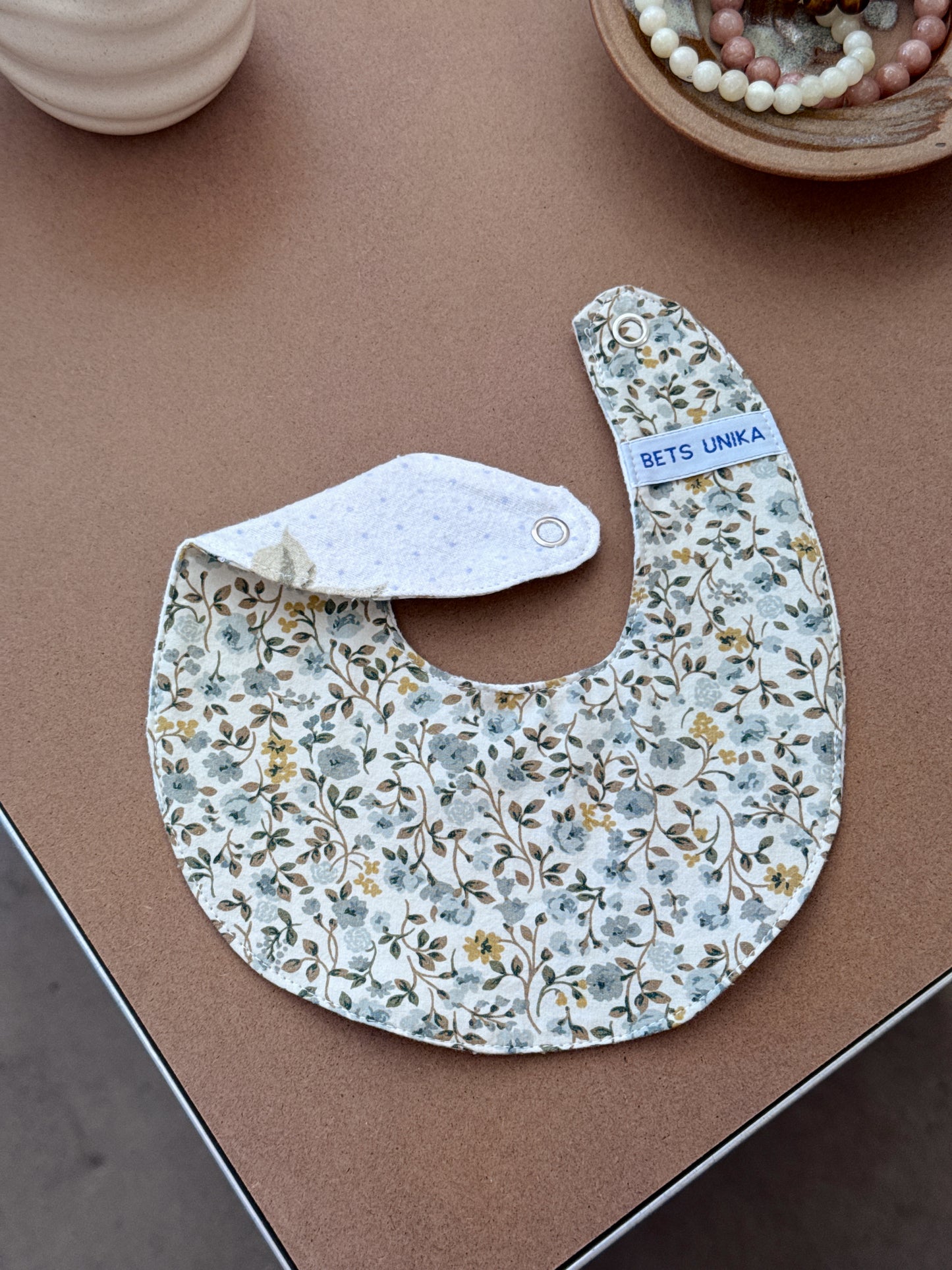 Bib / drool bib