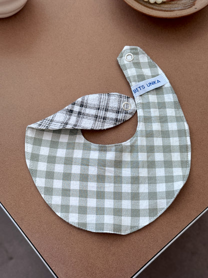 Bib / drool bib