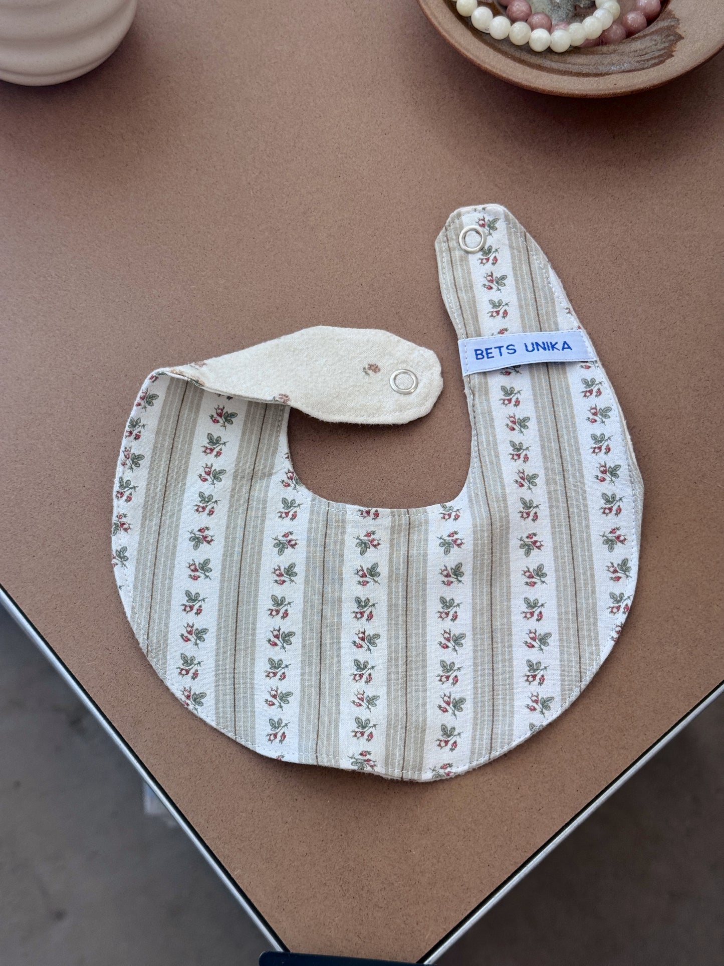Bib / drool bib