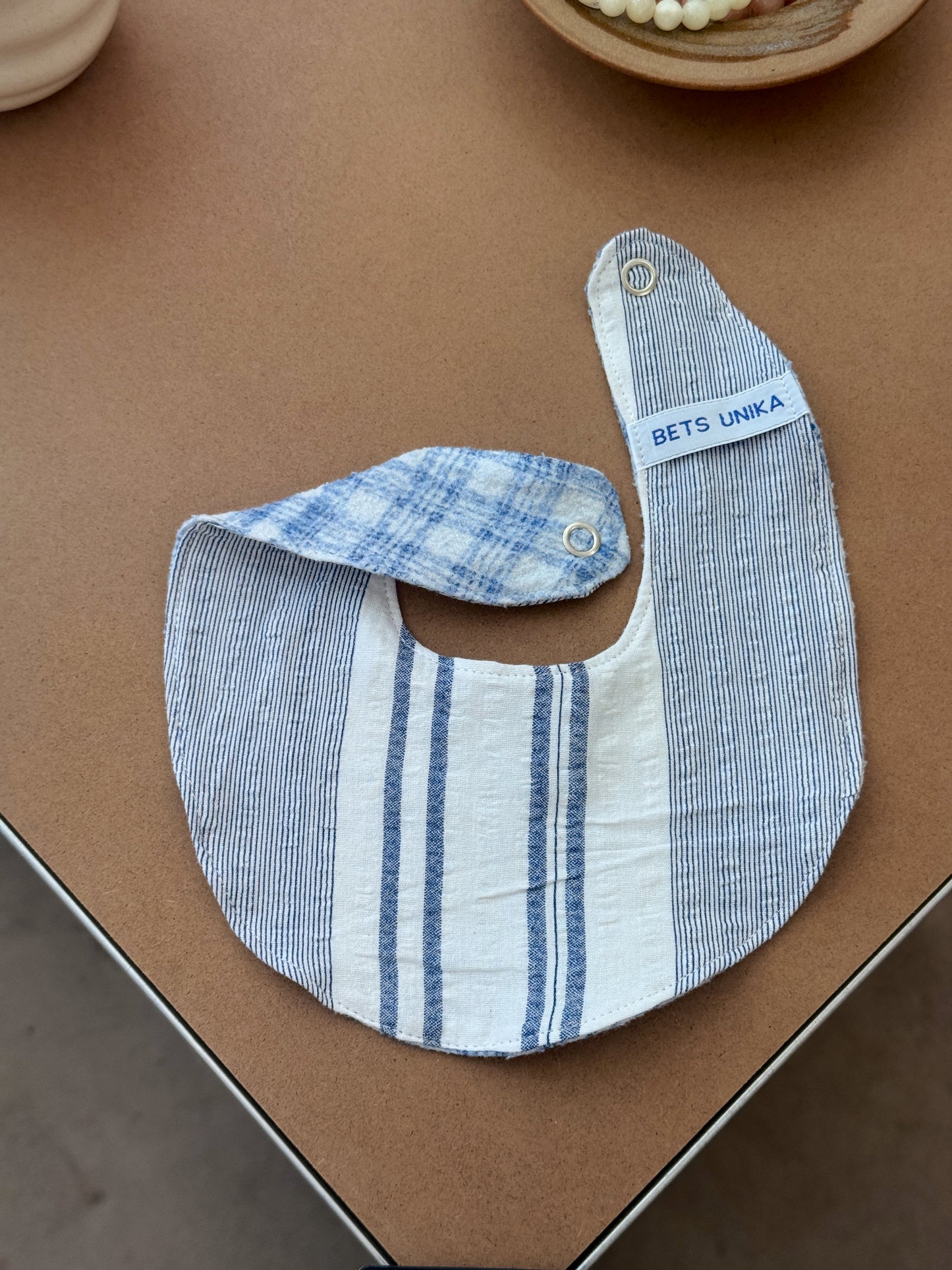 Bib / drool bib