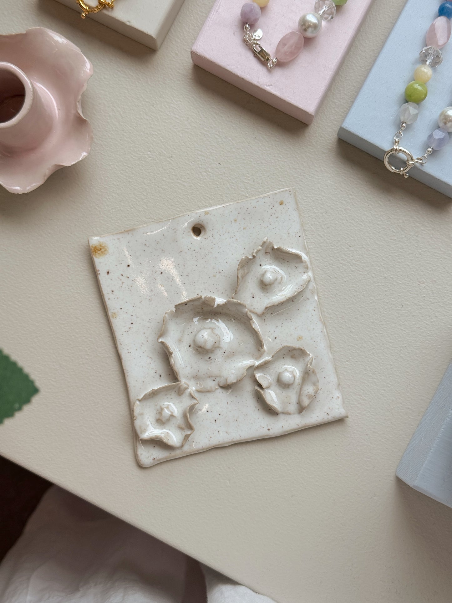 Relief | Vægophæng