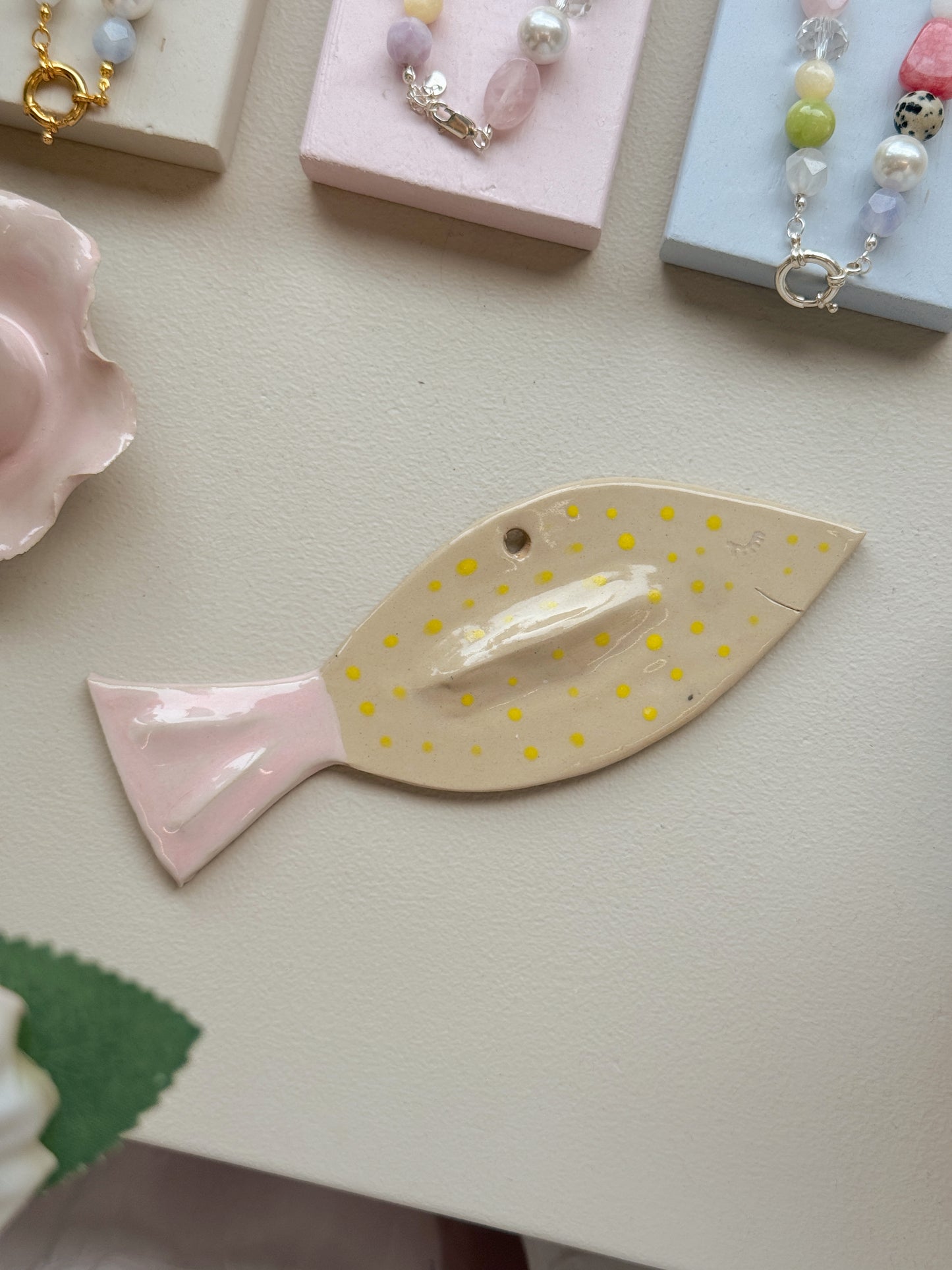 Relief | Vægophæng