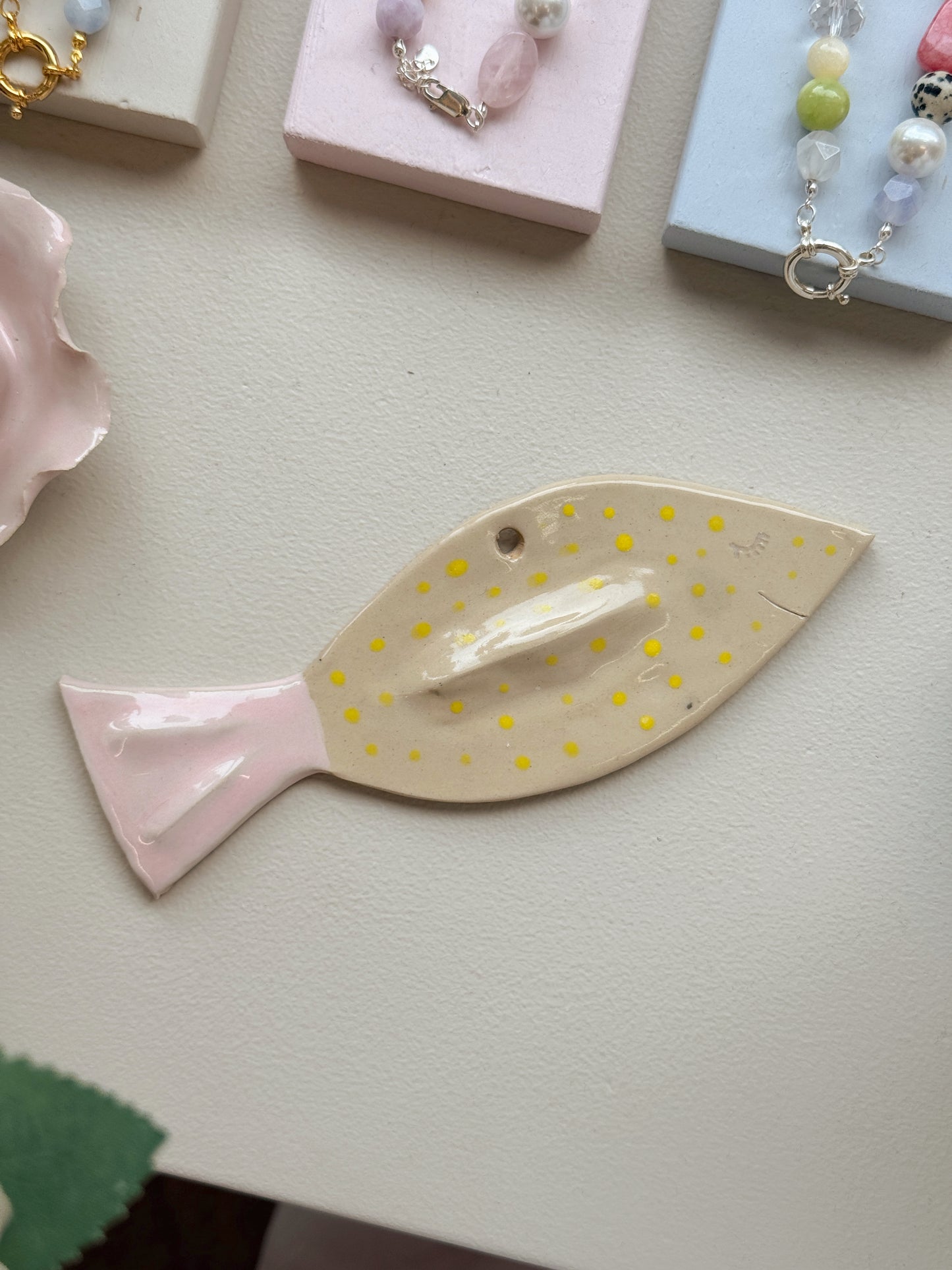 Relief | Vægophæng
