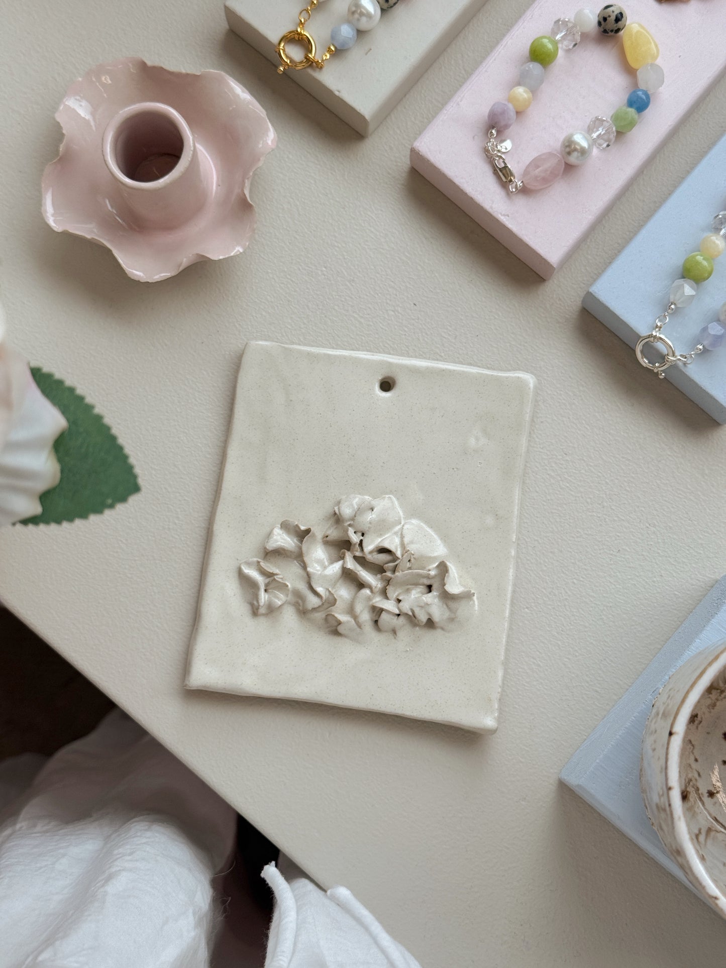 Relief | Vægophæng