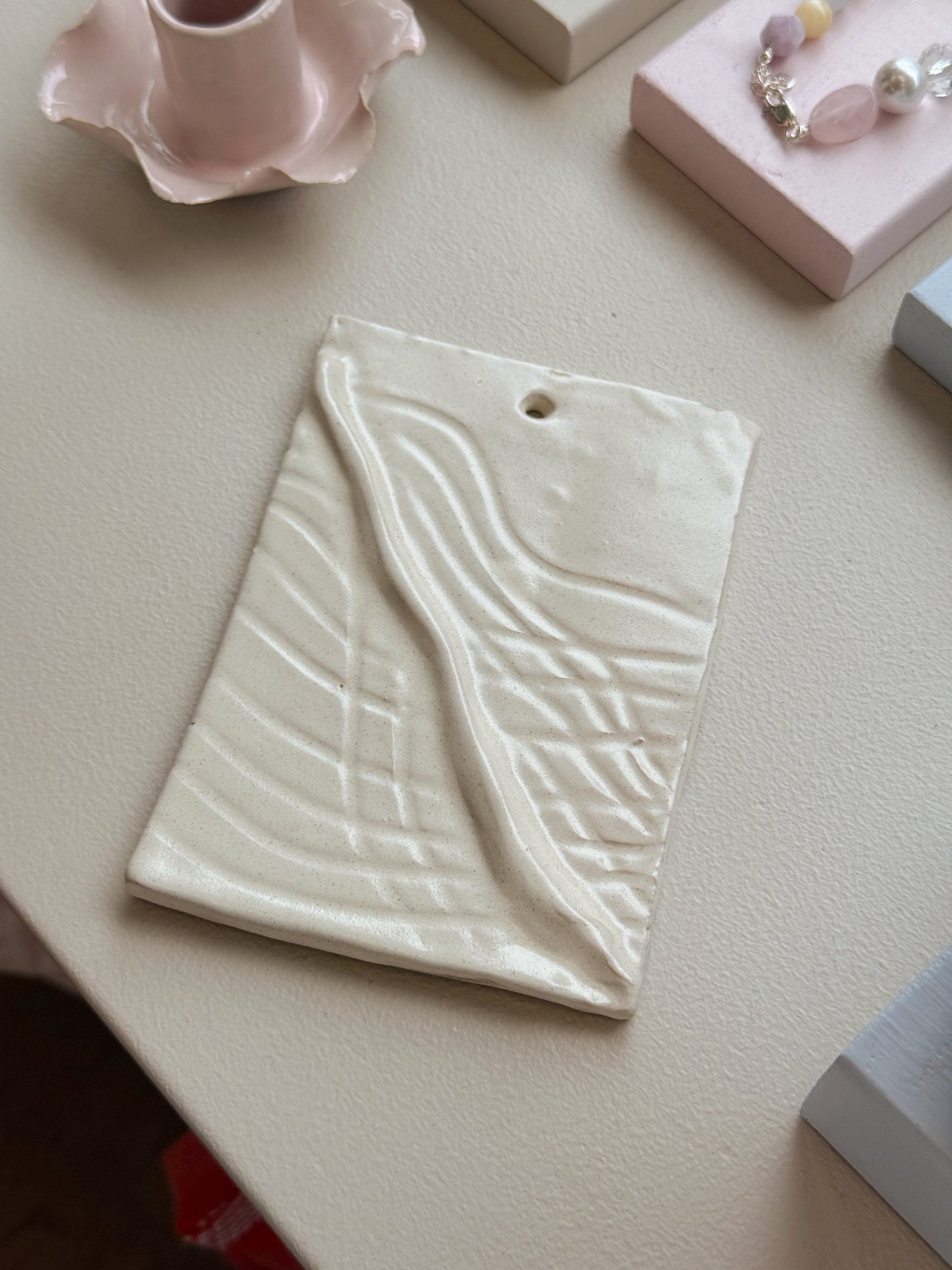 Relief | Vægophæng