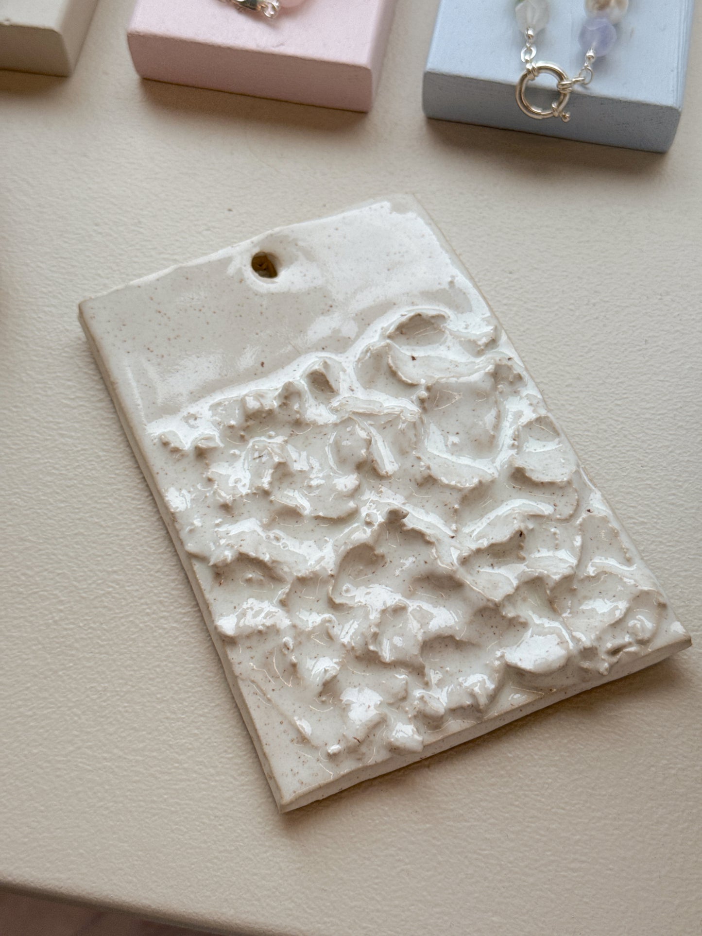Relief | Vægophæng