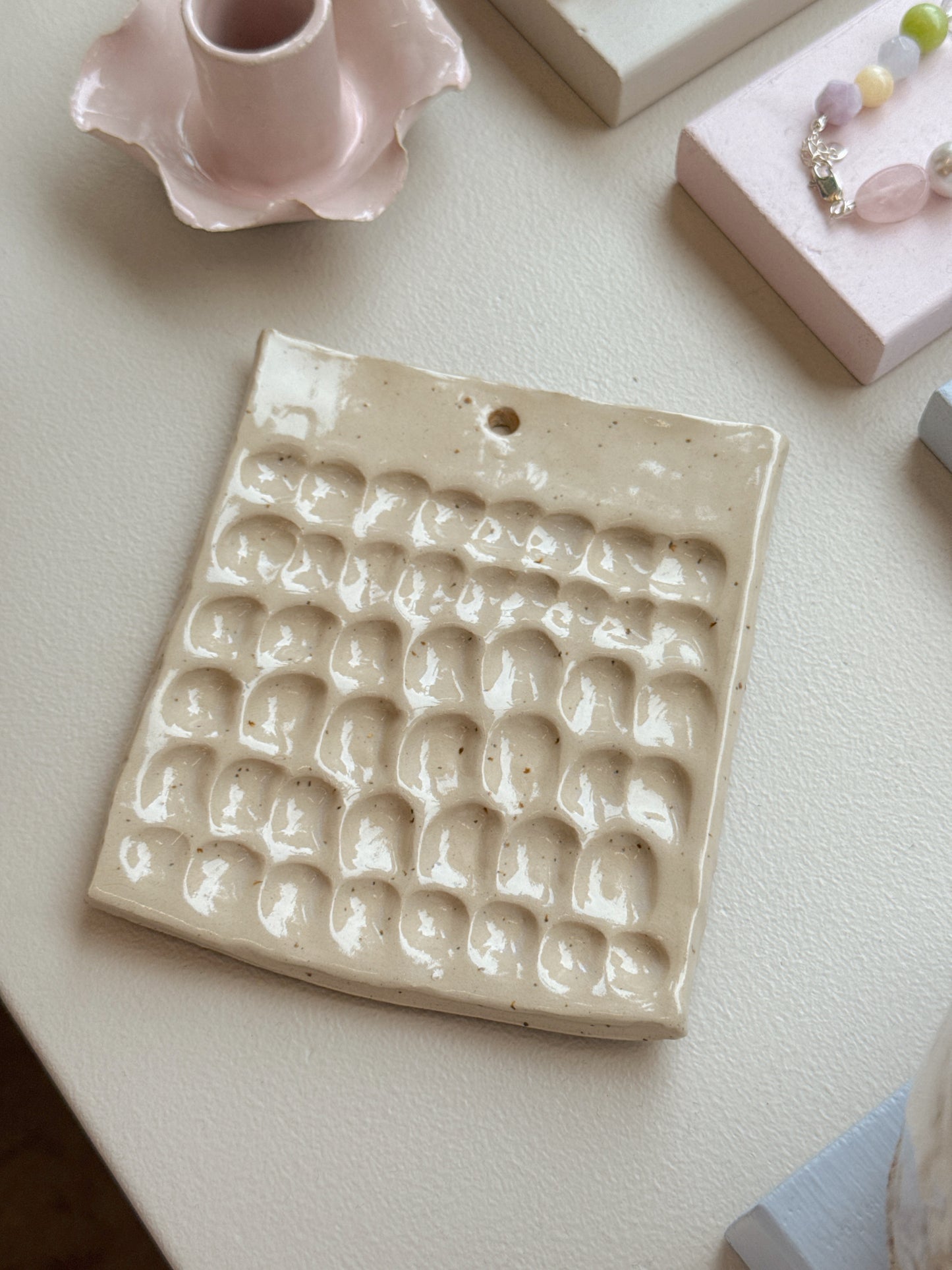 Relief | Vægophæng