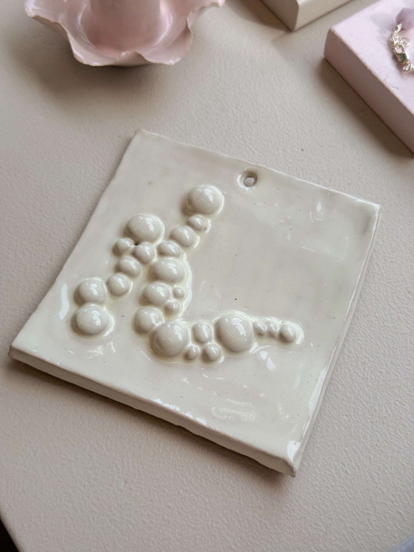 Relief | Vægophæng