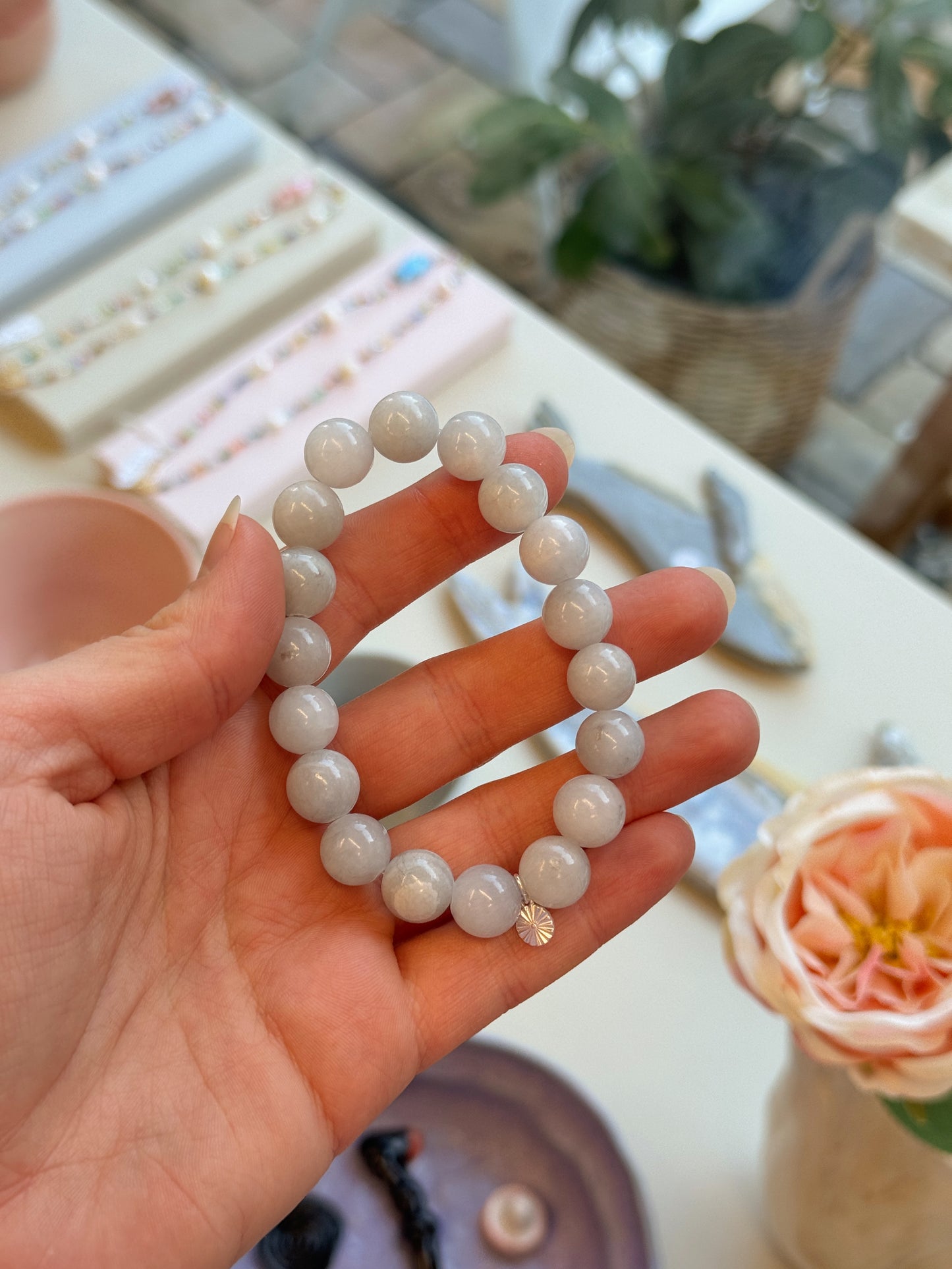 Armbånd m. natursten | Lys grå
